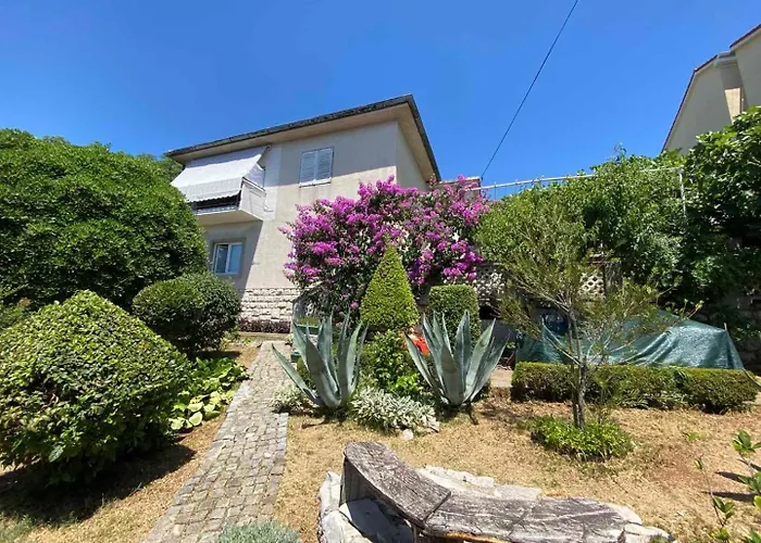 Melita Nv - With Terrace, 200 M From The Novi Vinodolski