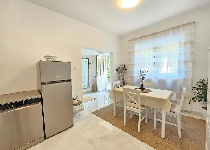 Melita Nv - With Terrace, 200 M From The Διαμέρισμα Novi Vinodolski