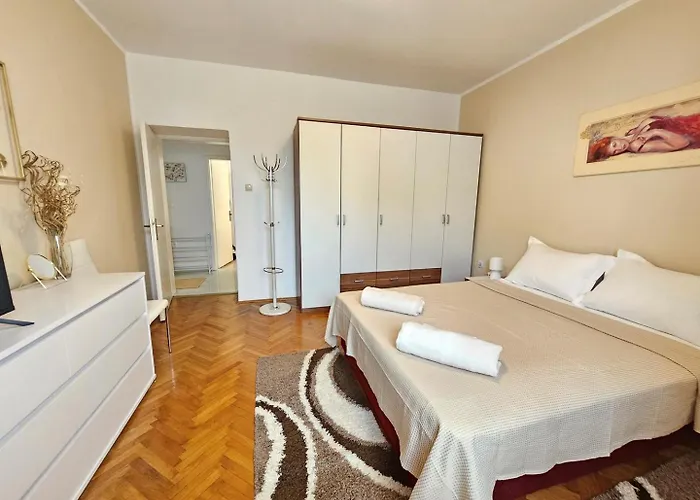 Apartman Melita Nv - With Terrace, 200 M From The Novi Vinodolski