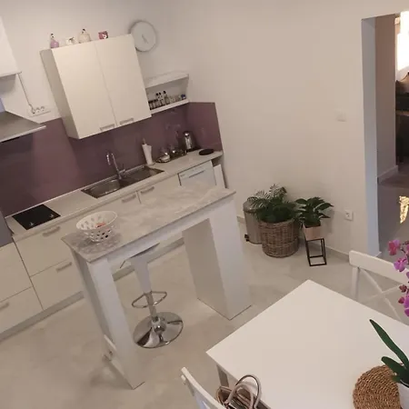 Melita - With Terrace, 200 M From The Apartment Novi Vinodolski