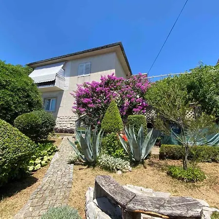 Melita Nv - With Terrace, 200 M From The Novi Vinodolski