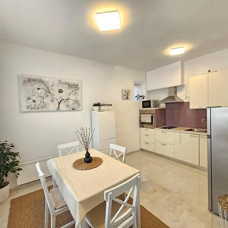 Melita - With Terrace, 200 M From The *