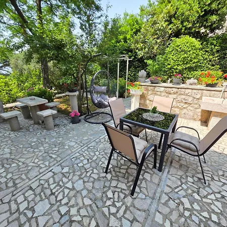 Apartment Melita - With Terrace, 200 M From The