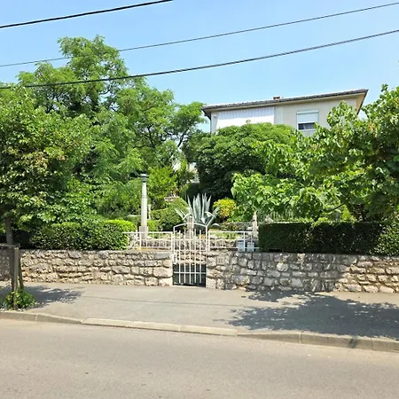 Melita - With Terrace, 200 M From The Novi Vinodolski