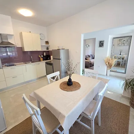 Melita - With Terrace, 200 M From The Apartment