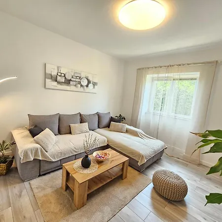 Melita Nv - With Terrace, 200 M From The Novi Vinodolski