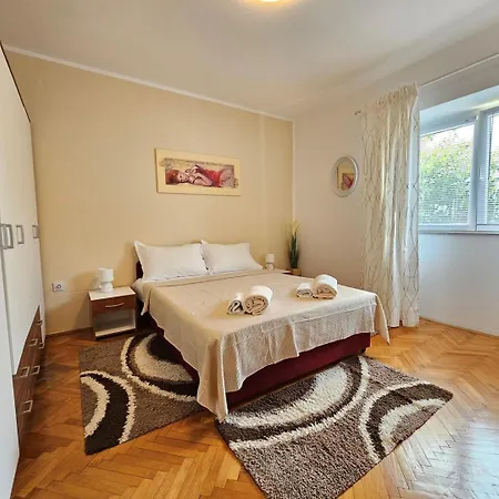 Apartment Melita - With Terrace, 200 M From The Novi Vinodolski